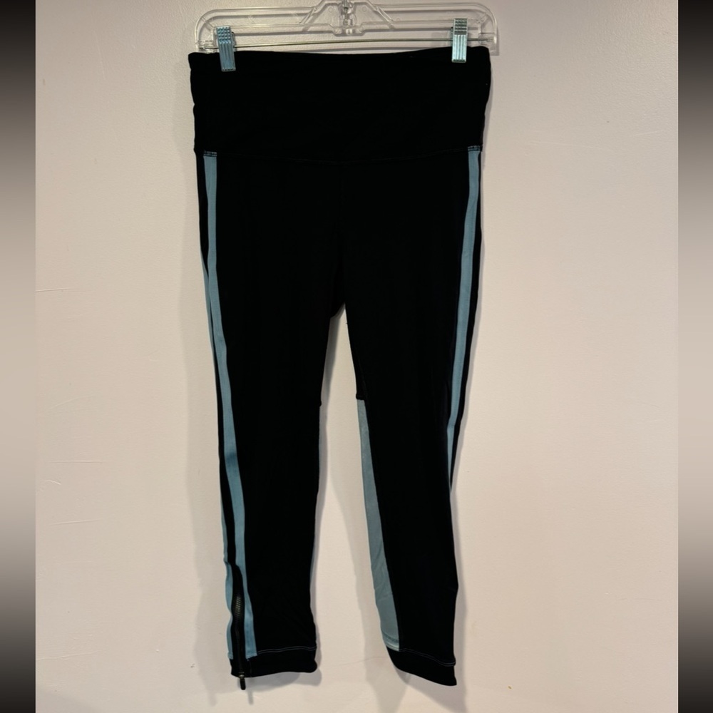 Black and blue lululemon mesh leggings